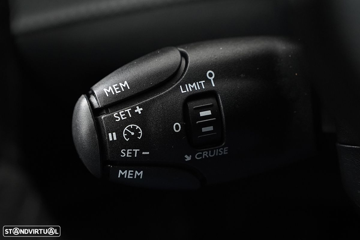 Peugeot 2008 1.2 PureTech Allure - 18