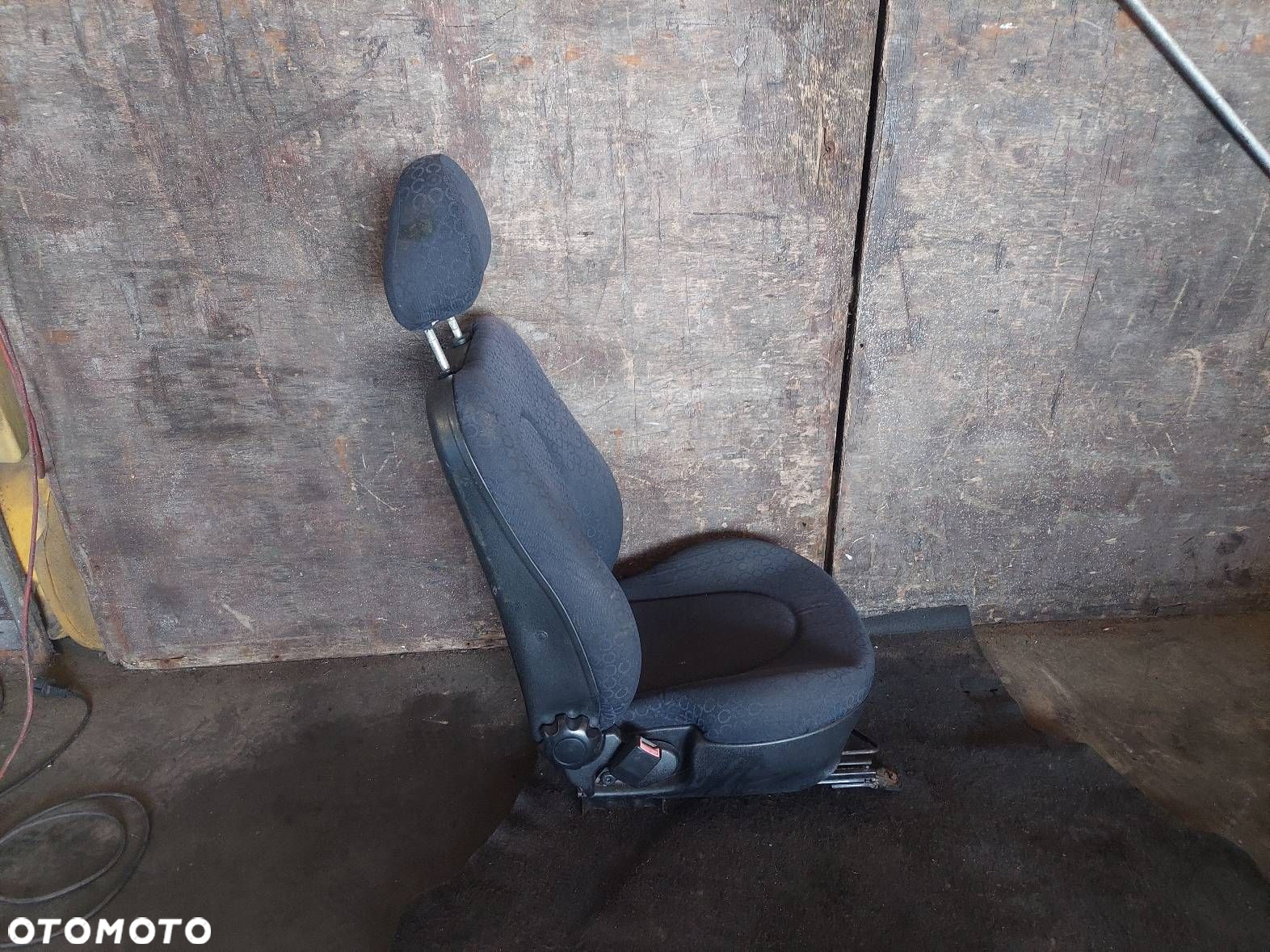 FOTEL LEWY PRZÓD FORD KA MK1 HB 3D - 2