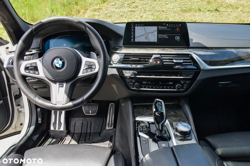 BMW Seria 5 M550i xDrive - 10