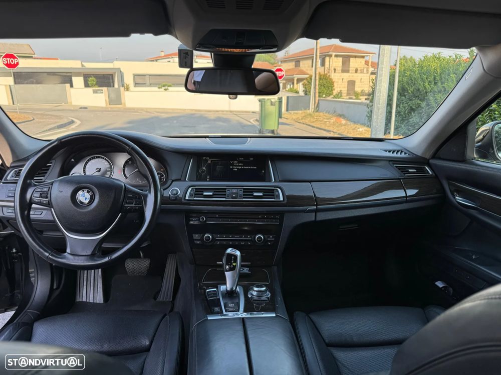 BMW 740 d - 16