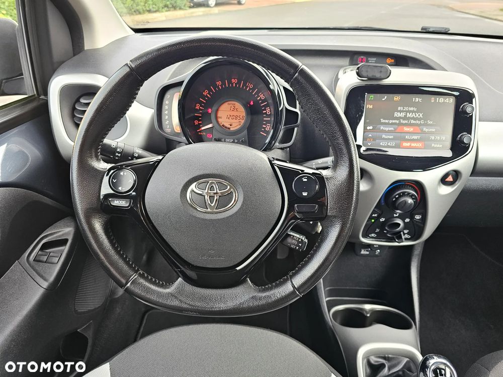 Toyota Aygo x mit x-business Paket - 8