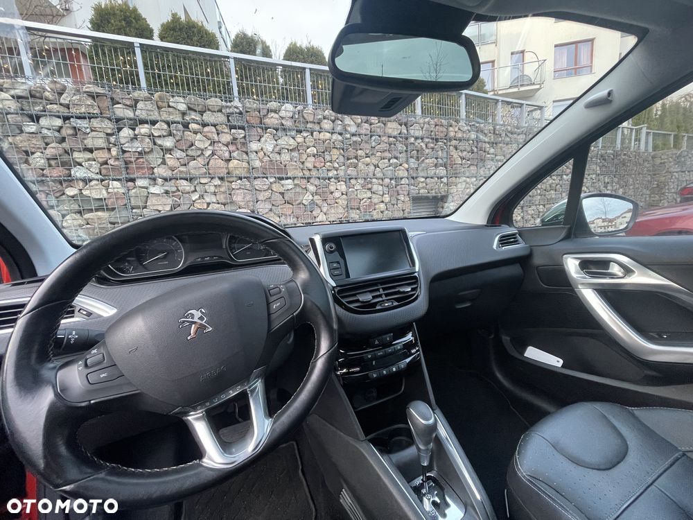 Peugeot 208 1.2 PureTech Allure S&S EAT6 - 8