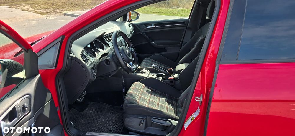 Volkswagen Golf GTI (BlueMotion Technology) DSG - 12