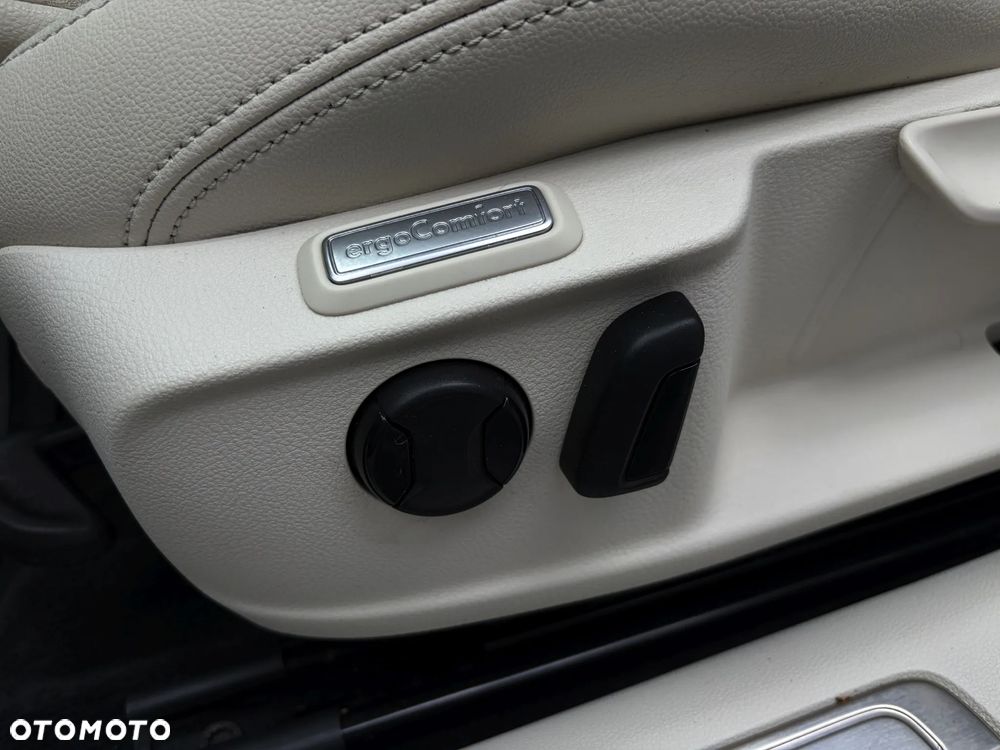 Volkswagen Passat Variant 1.8 TSI (BlueMotion Technology) DSG Highline - 33