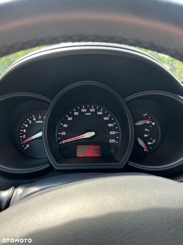 Kia Rio - 8