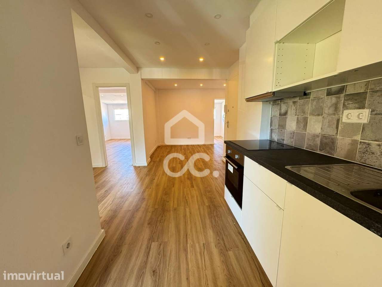 T2 Remodelado com Varanda de 13 m² - Queluz - Grande imagem: 4/26