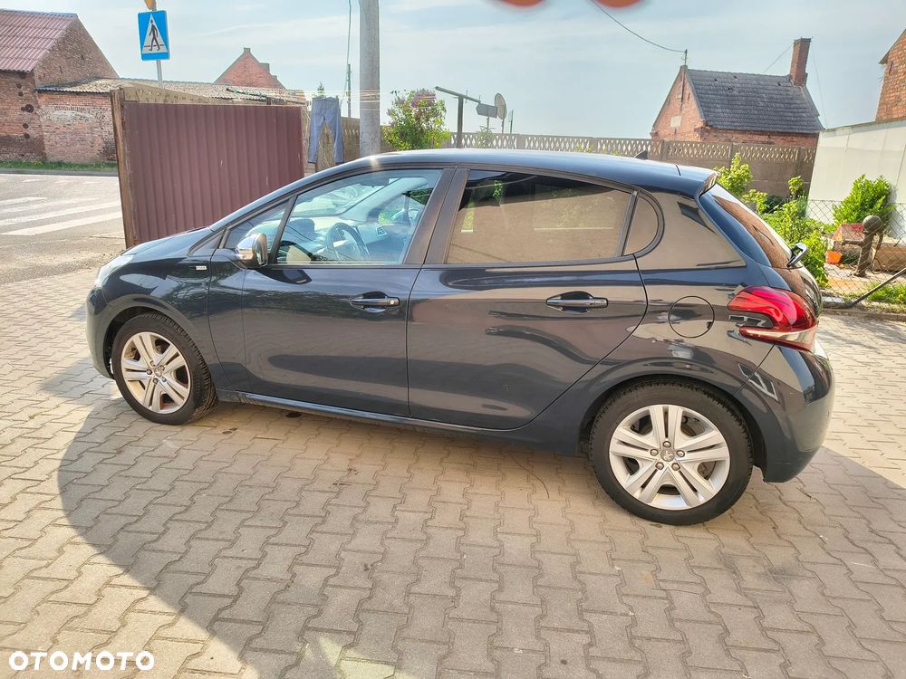 Peugeot 208 - 12