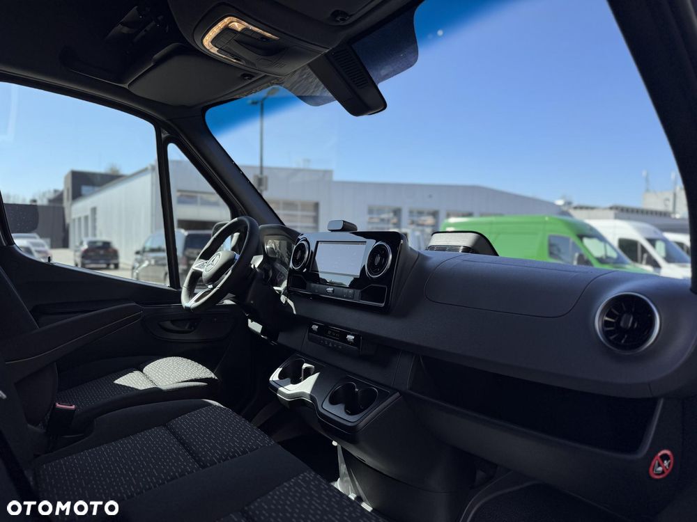 Mercedes-Benz Sprinter - 11