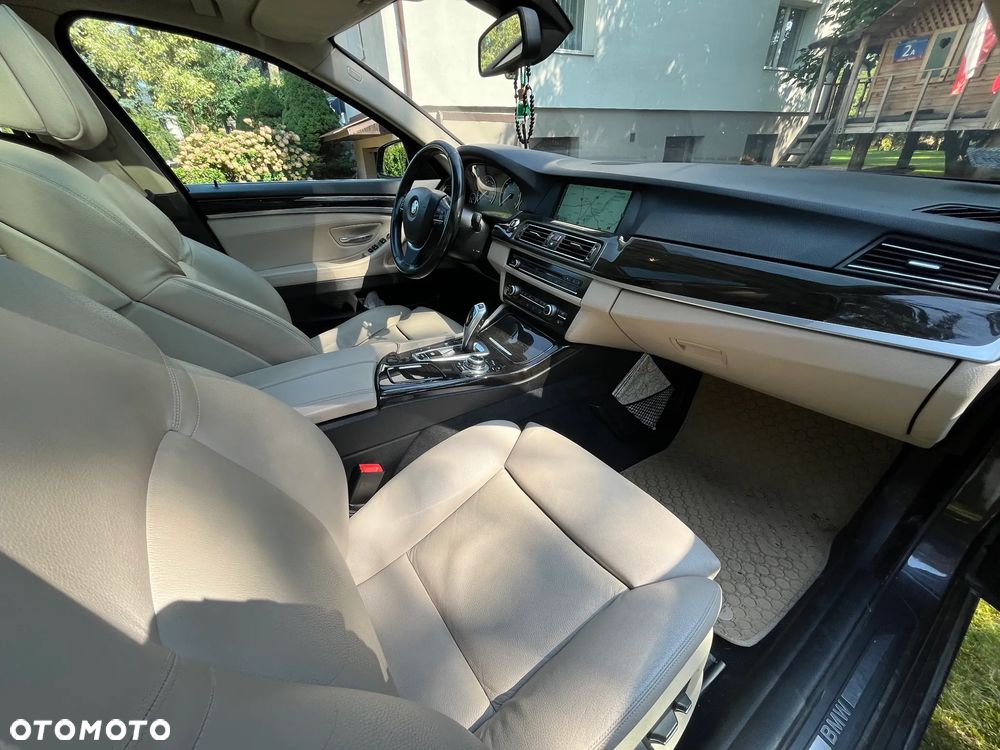 BMW Seria 5 525d xDrive - 10