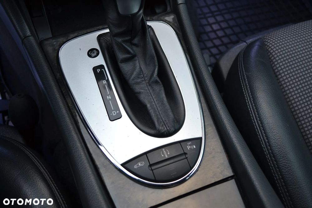 Mercedes-Benz Klasa E 240 4Matic Avantgarde - 14