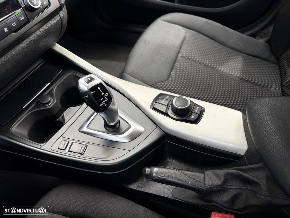 BMW 118 d Aut. Sport Line - 23