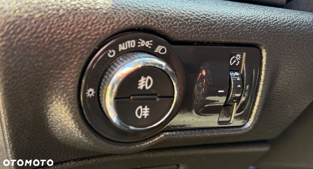 Opel Astra 1.4 Turbo Color Edition - 25