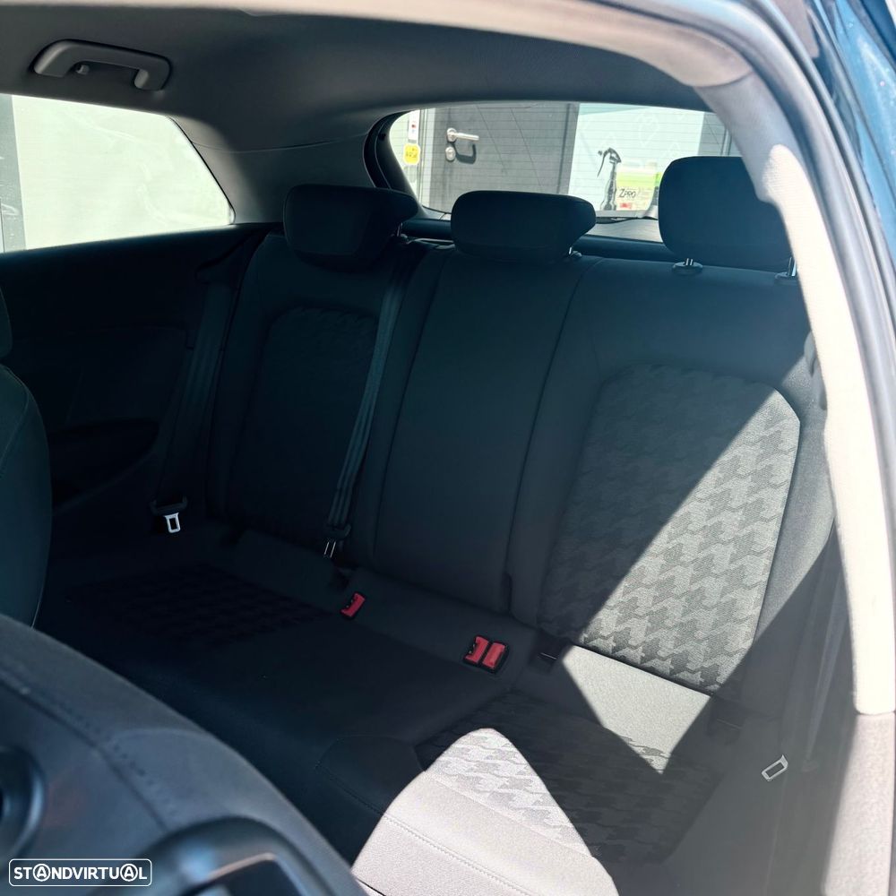 Jaguar E-Pace 2.0 i4D R-Dynamic S - 27