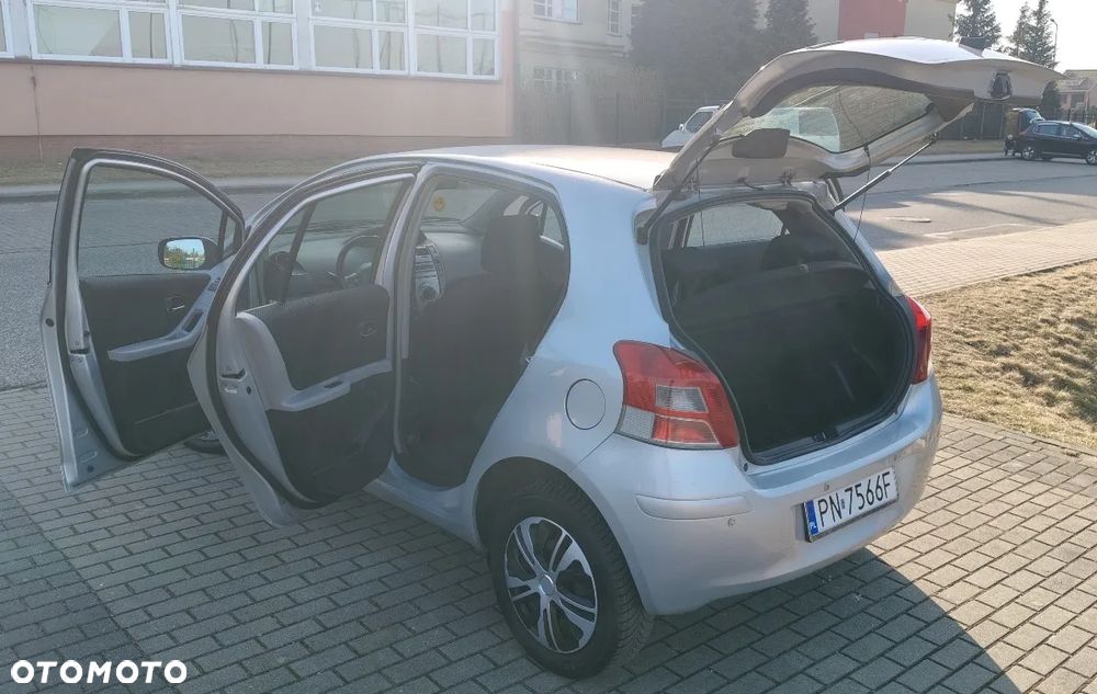 Daihatsu Charade Standard - 12