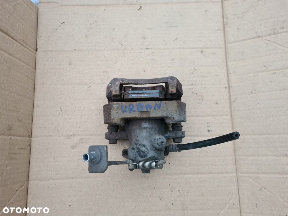 Toyota URBAN CRUISER zacisk prawy tył tylny - 1