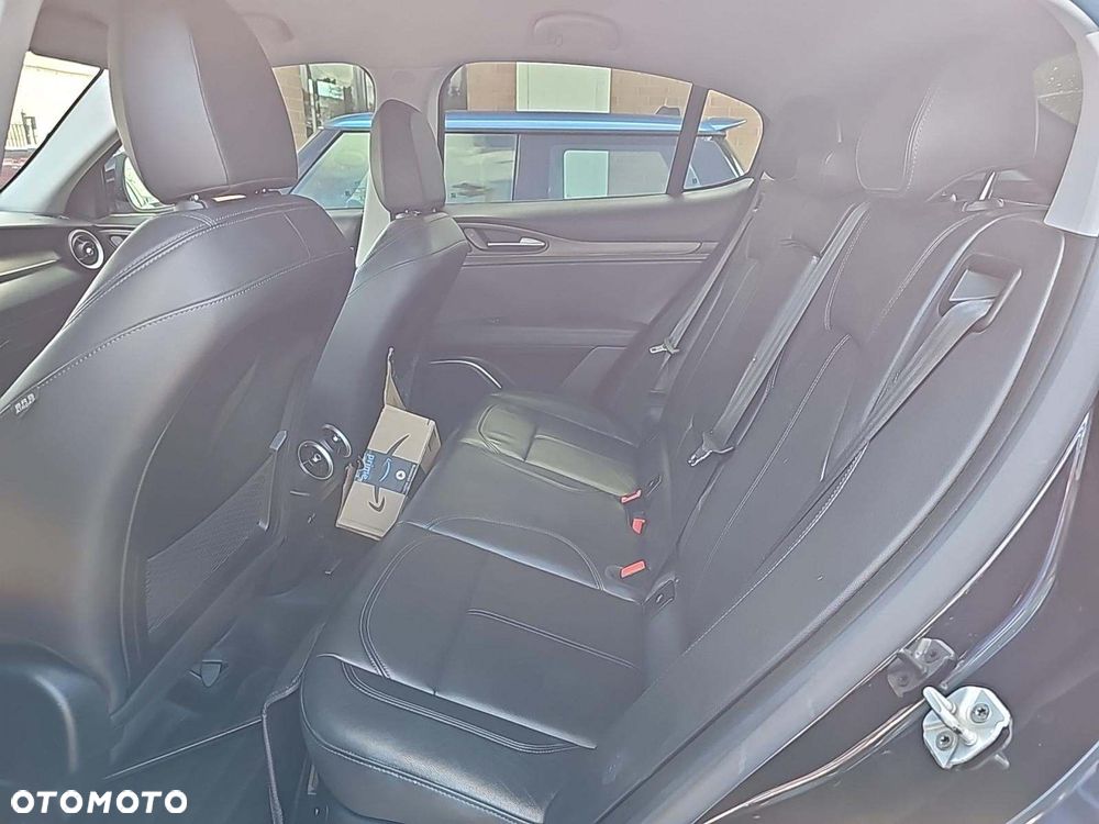 Alfa Romeo Stelvio 2.0 Turbo 16V AT8-Q4 Ti - 11