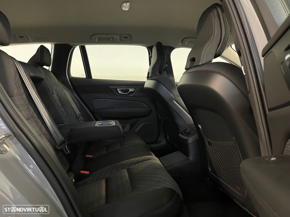 Volvo V60 2.0 T6 AWD TE Essential - 17