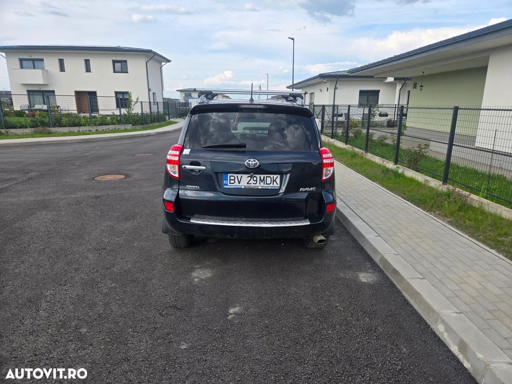 Toyota RAV4 2.2 D-4D Luxury - 3