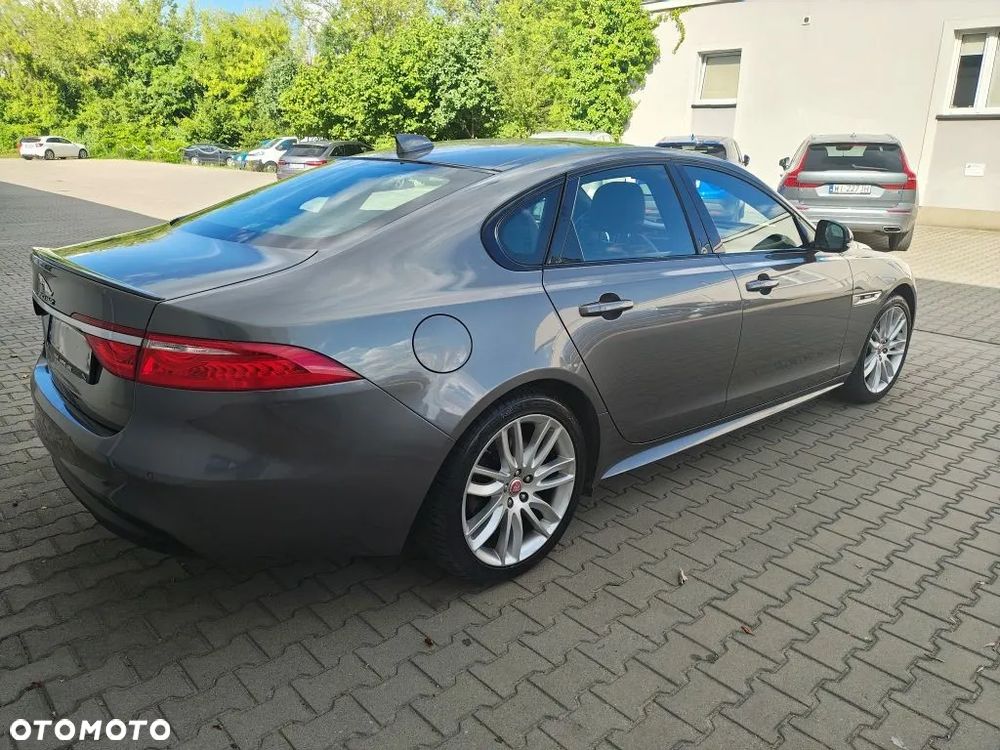 Jaguar XF 2.0 i4D AWD R-Sport - 10