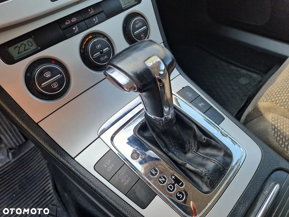 Volkswagen Passat Variant 2.0 TDI Comfortline DSG - 9