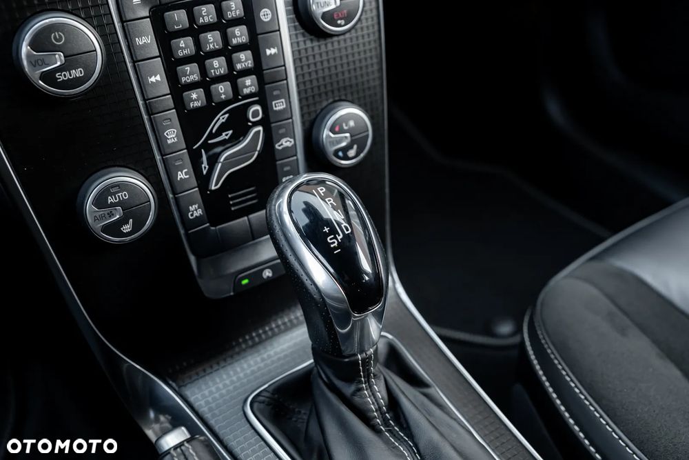 Volvo V40 D3 Geartronic RDesign - 37