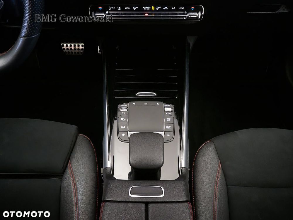 Mercedes-Benz GLB - 12