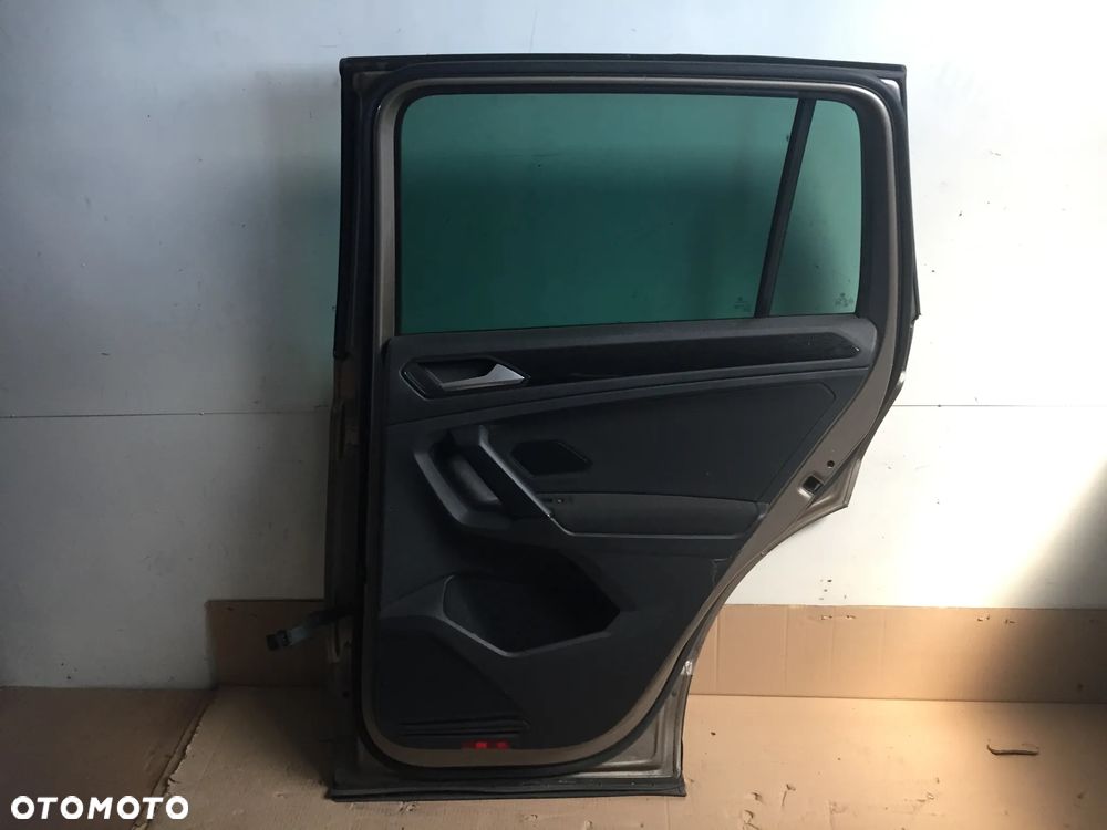 VW TIGUAN 17R DRZWI PRAWE TYŁ LA1X - 2