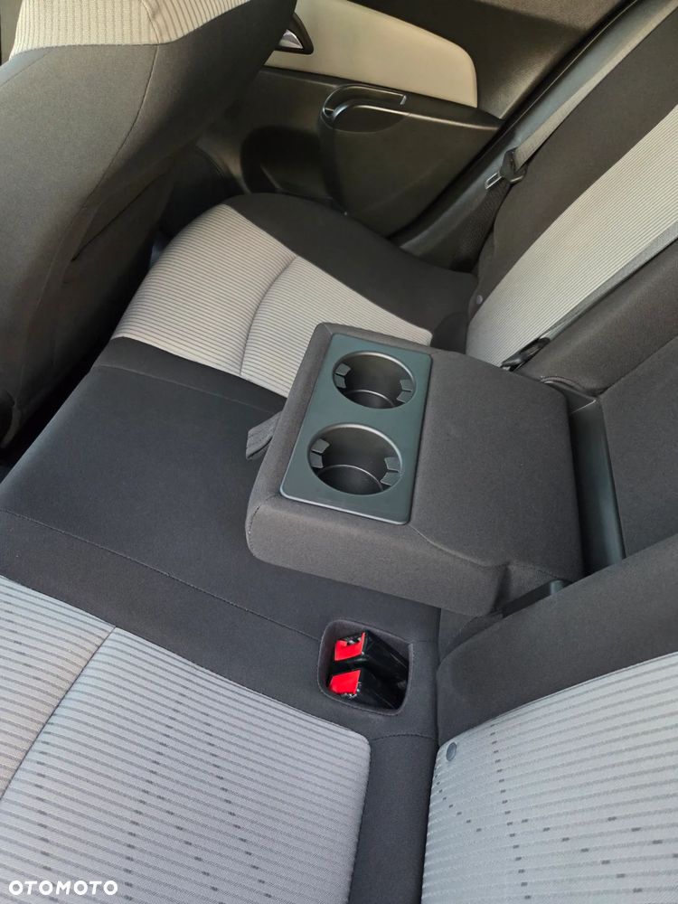 Chevrolet Cruze 1.6 LS+ - 19