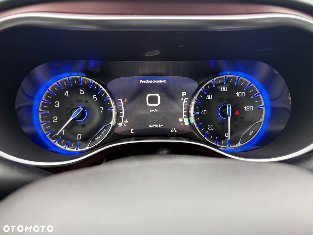 Chrysler Pacifica - 30