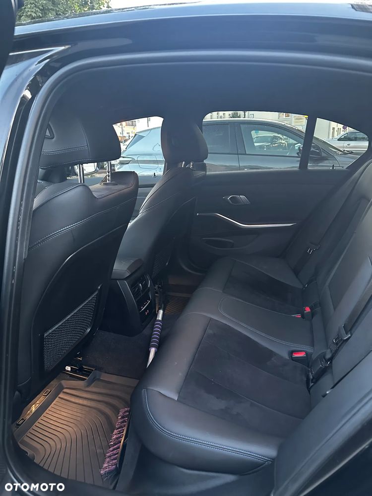 BMW Seria 3 318i M Sport - 14