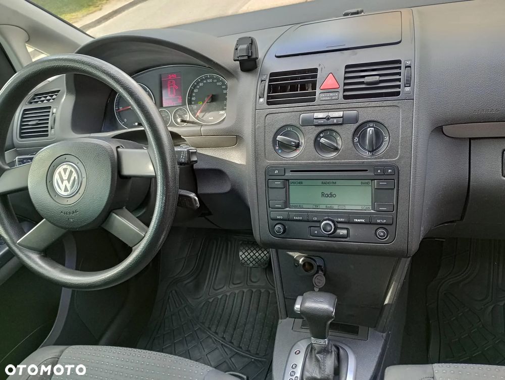 Volkswagen Touran - 9