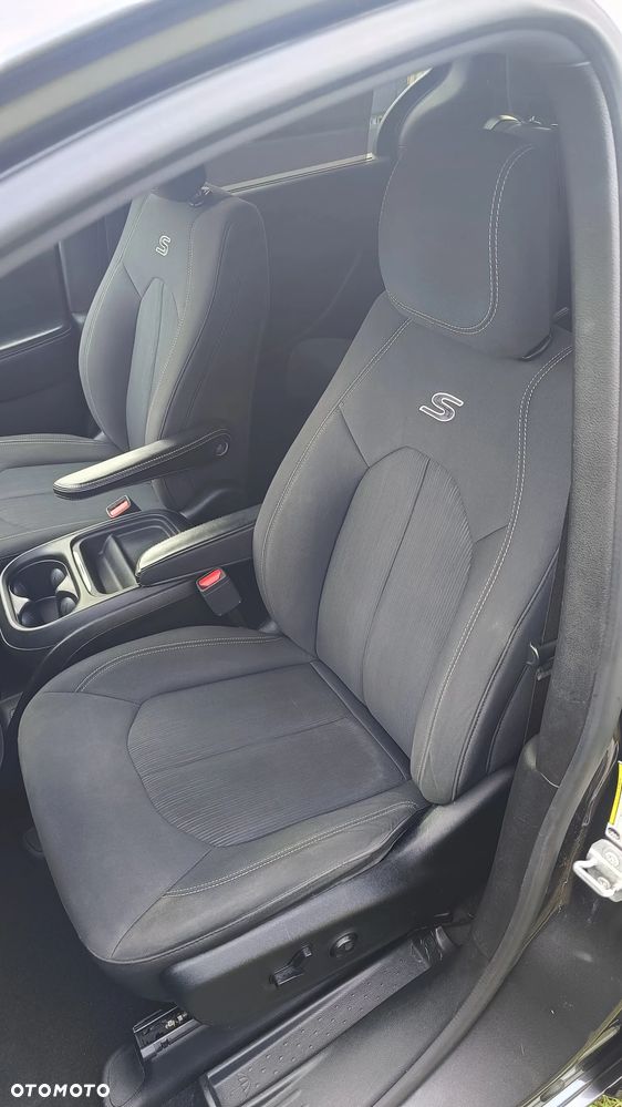 Chrysler Pacifica - 23