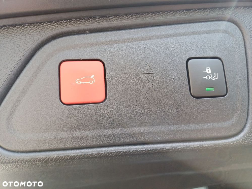 Peugeot 3008 1.6 PureTech Hybrid4 PHEV GT S&S EAT8 - 35