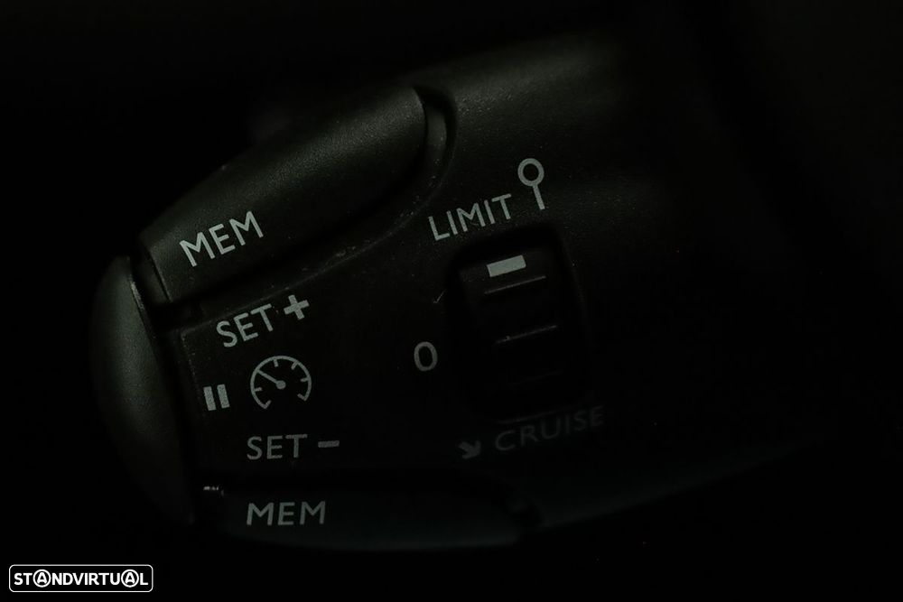 Peugeot 2008 1.5 BlueHDi Active EAT8 - 17