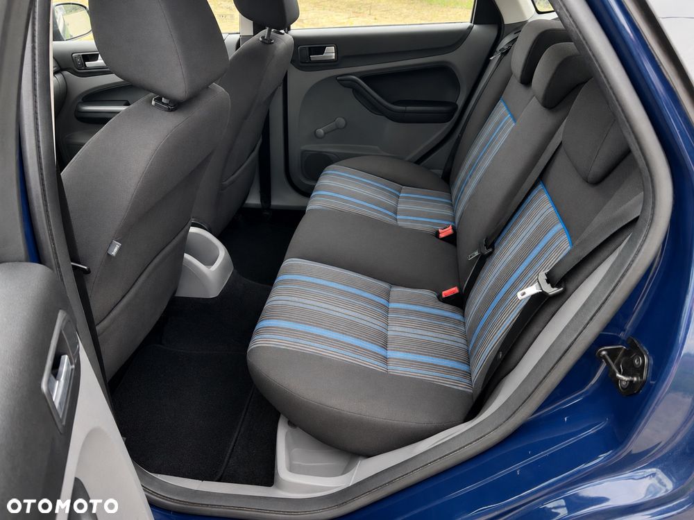 Ford Focus 1.6 16V Titanium - 12