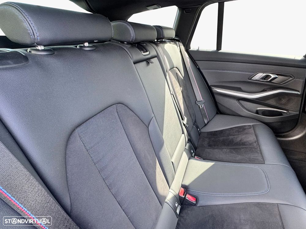 BMW 330 e Pack Desportivo M Pro Auto - 13