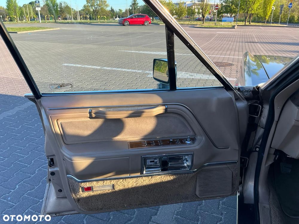 Lincoln Town Car - 19