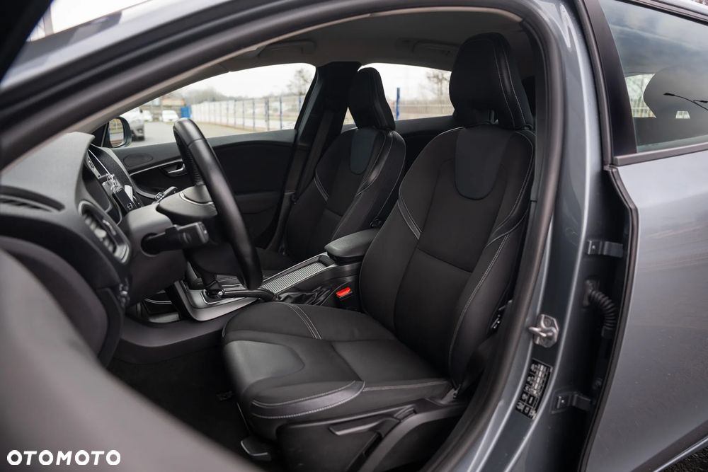 Volvo V40 D2 Geartronic Momentum - 22