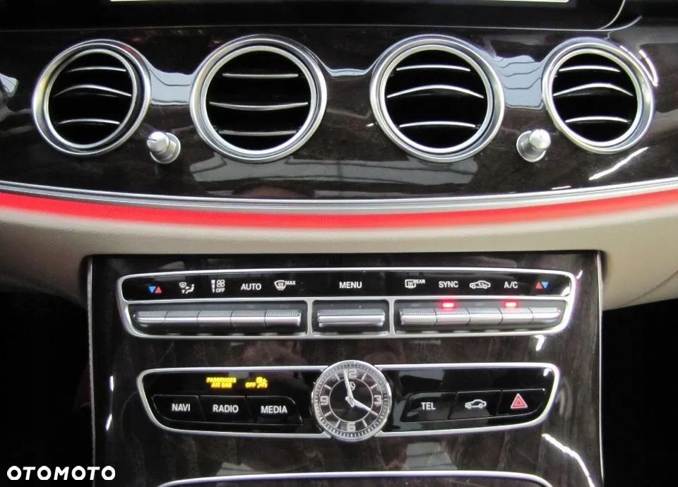 Mercedes-Benz Klasa E 300 d 9G-TRONIC - 27