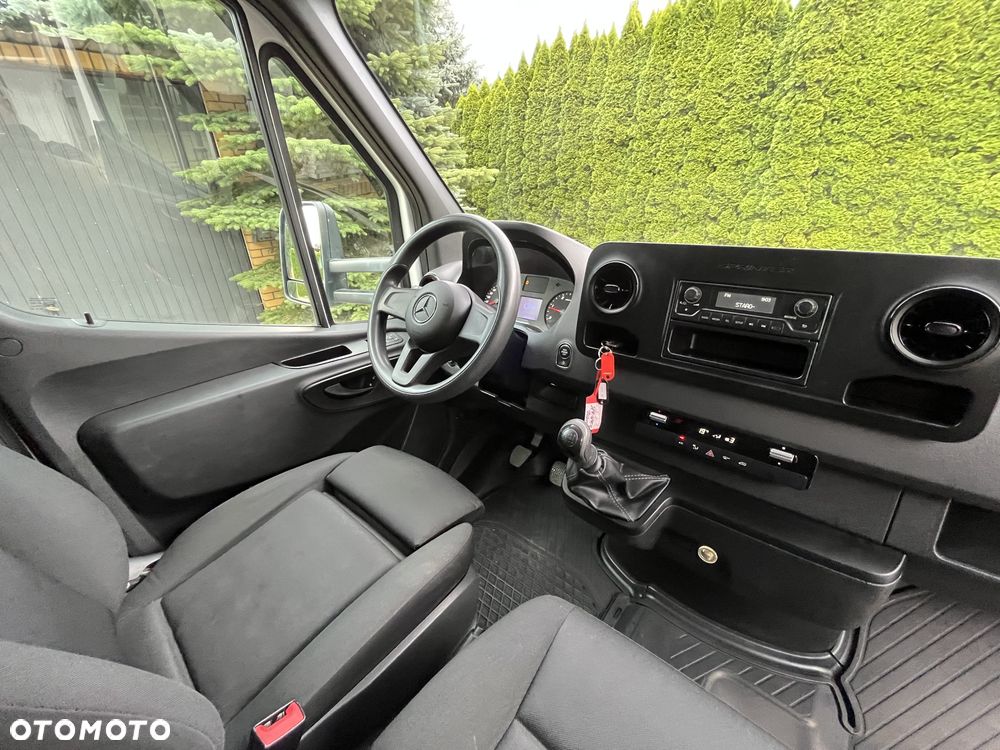 Mercedes-Benz Sprinter - 16