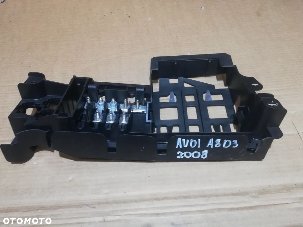 Skrzynka bezpieczników AUDI 4E0971845 - 1