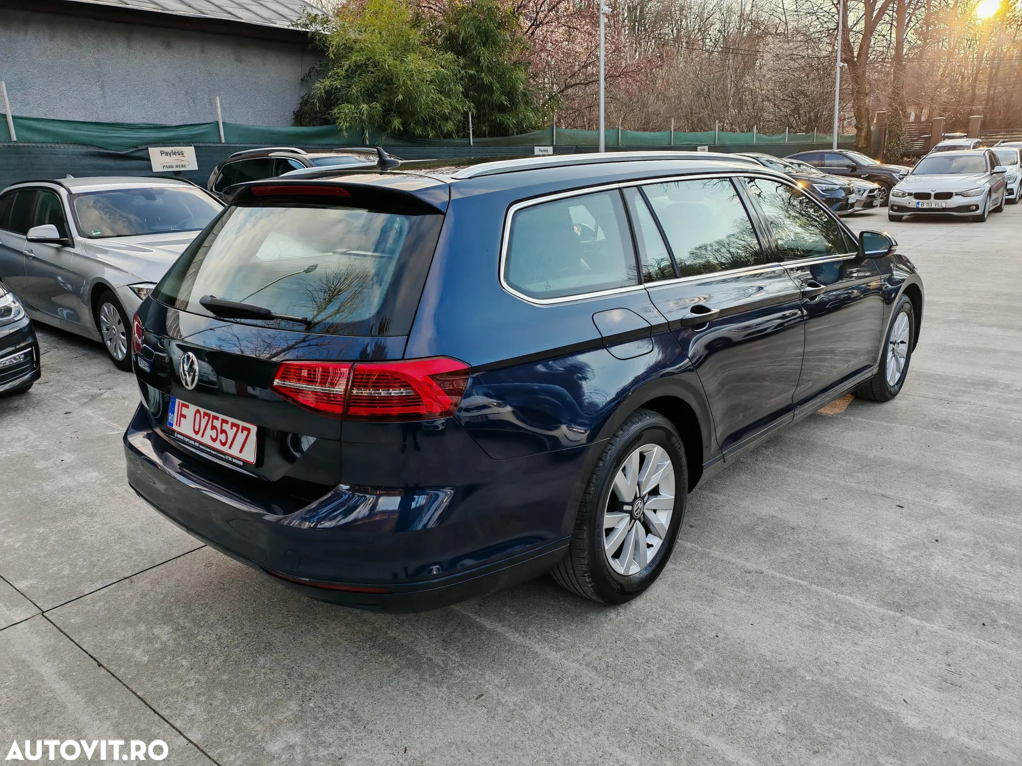 Volkswagen Passat Variant 1.6 TDI R Executive - 4