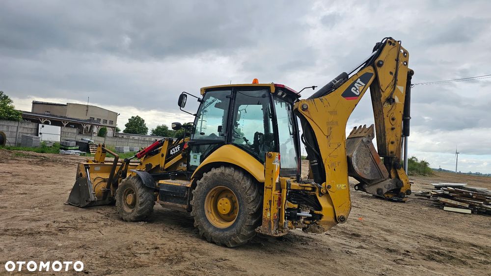 Caterpillar 428E - 4