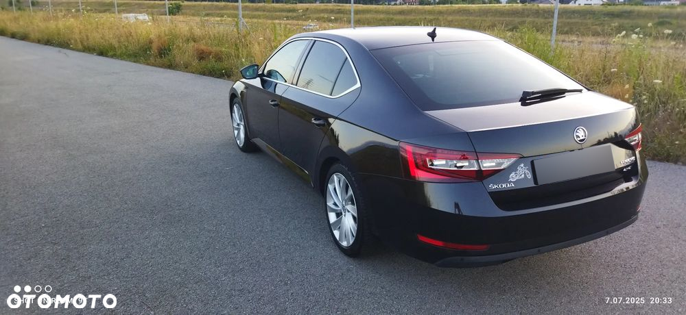 Skoda Superb 2.0 TDI 4x4 L&K DSG - 6