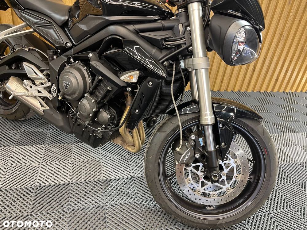 Triumph Street Triple - 10