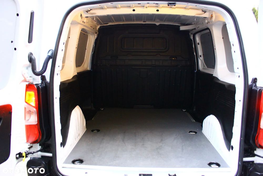 Toyota PROACE CITY BLASZAK 2 OSOBOWY 1.2 D-4T BENZYNA 110KM PEWNE AUTO FV23% - 39