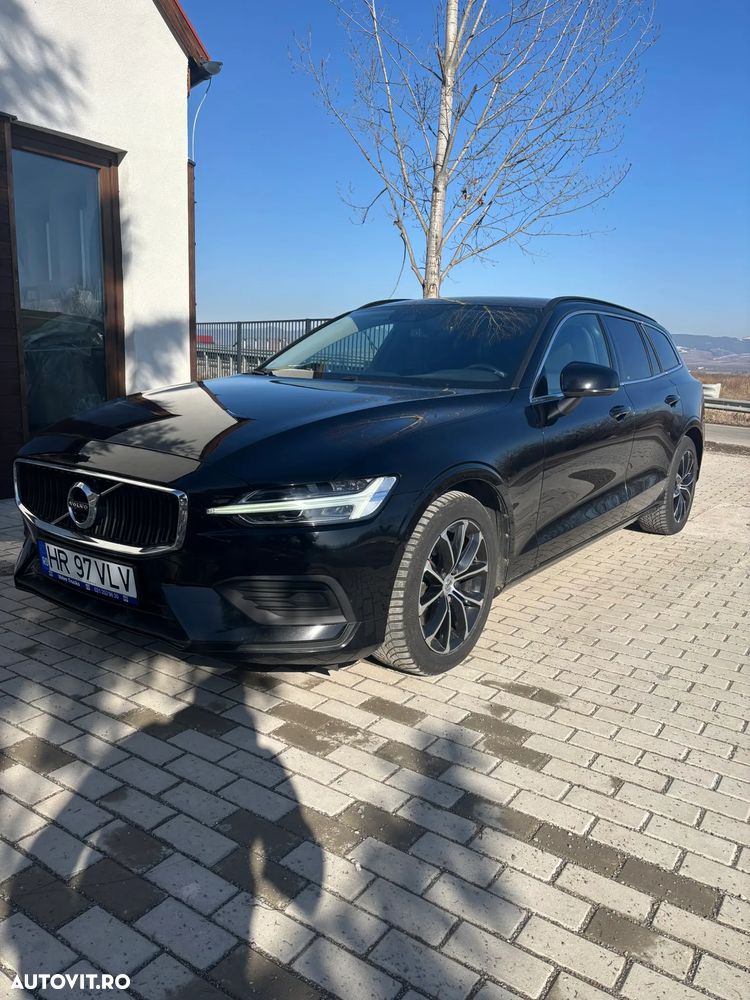 Volvo V60 B4 MHEV AT8 FWD Momentum Pro - 1