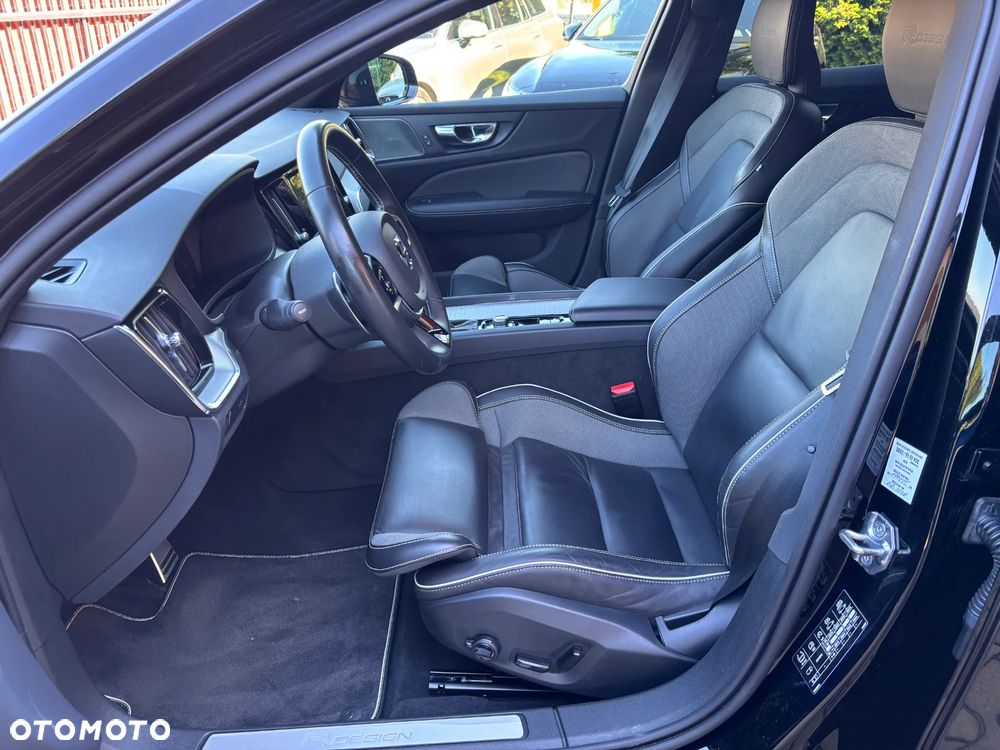 Volvo V60 D4 R-Design - 11