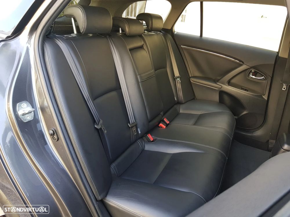 Toyota Avensis SW 2.0 D-4D Exclusive - 40