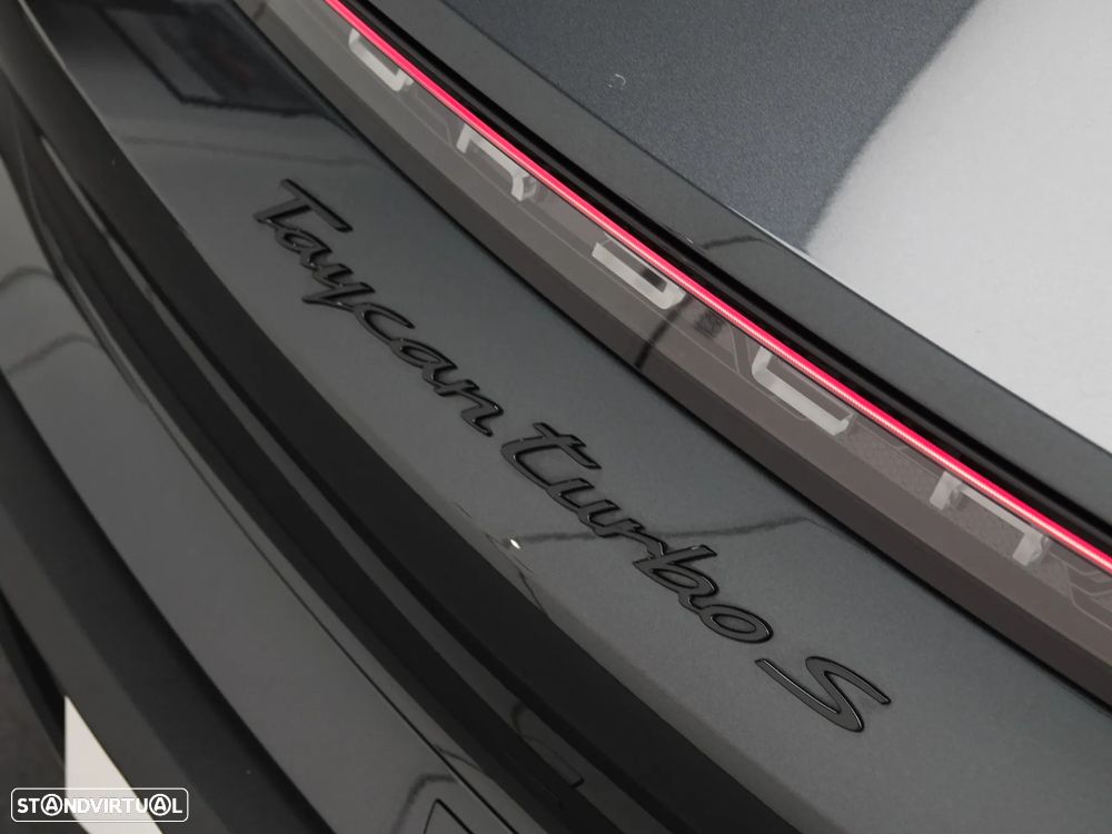 Porsche Taycan Turbo S - 38